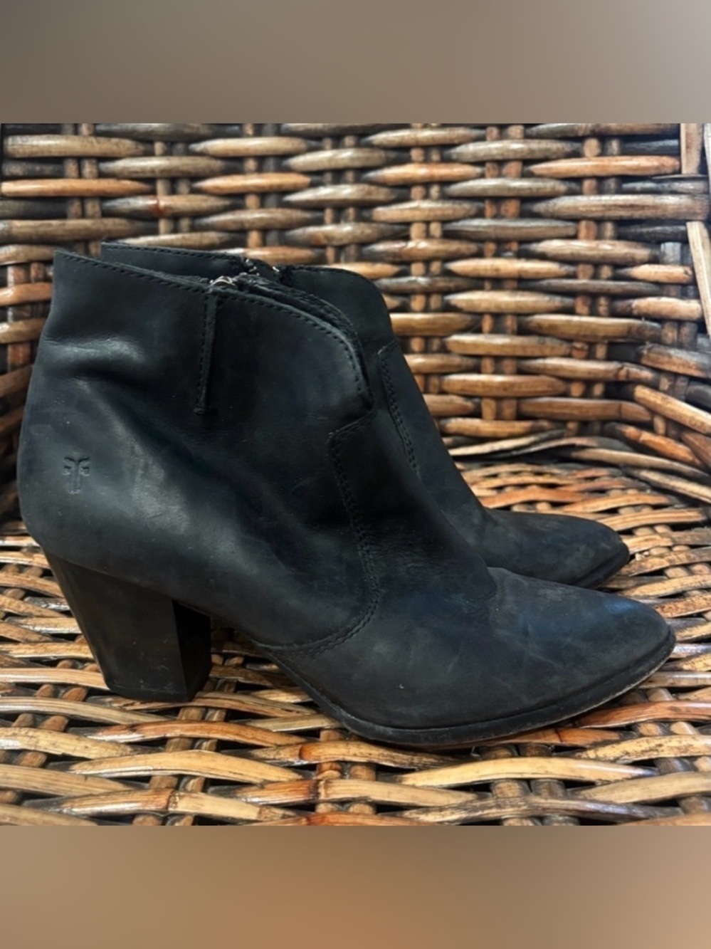 FRYE Womens Jennifer Bootie
Leather Pointed Toe Ankle Zip
Boots Black Sz 6.5